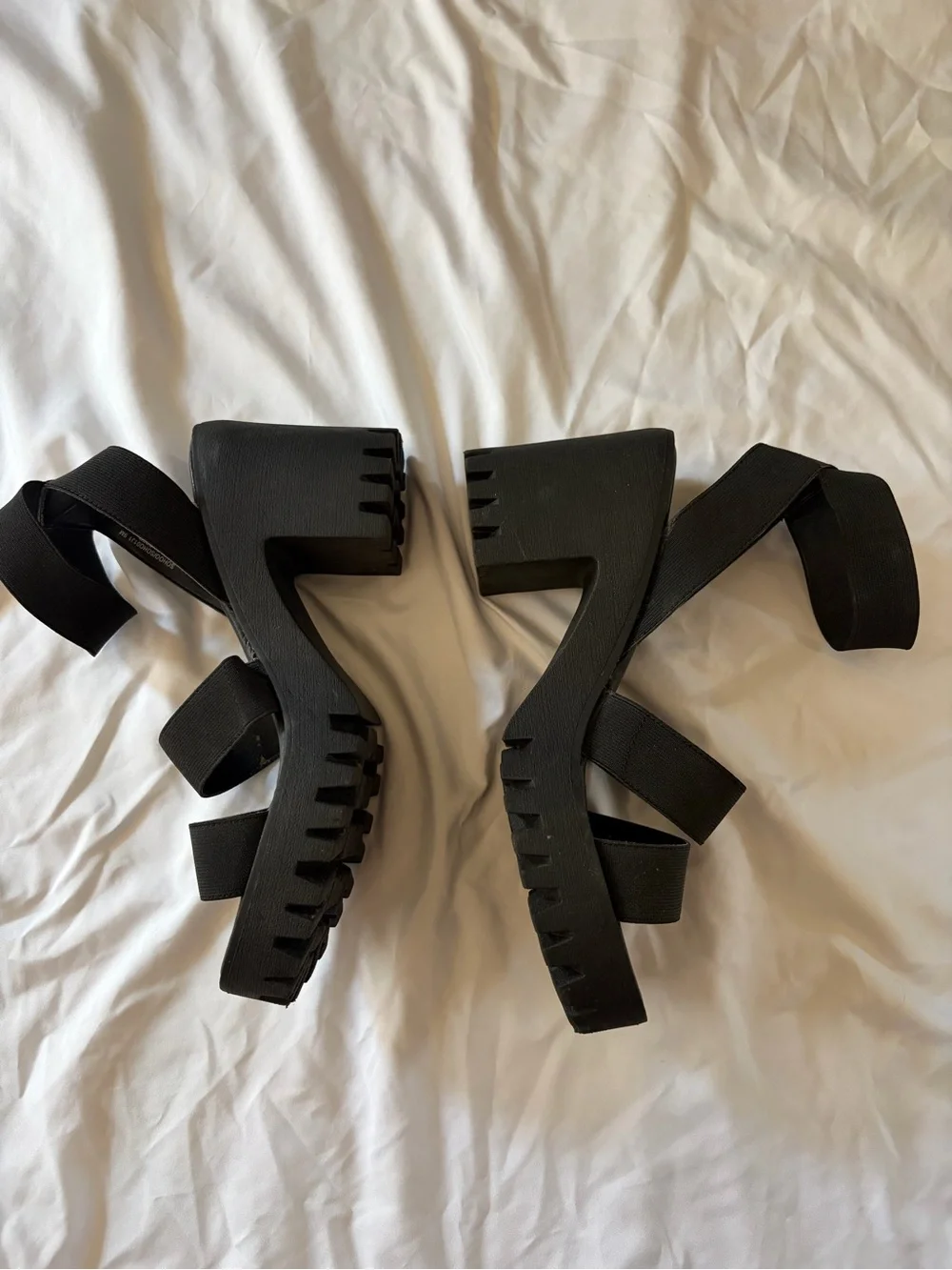 Madden Girl Black Chunky Platform Strappy Sandal Size 9